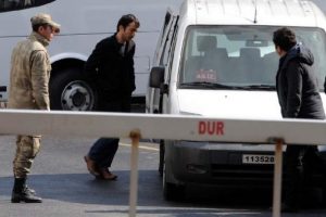 G&ouml;zaltındaki askerler, sağlık kontrol&uuml;nden ge&ccedil;irildi