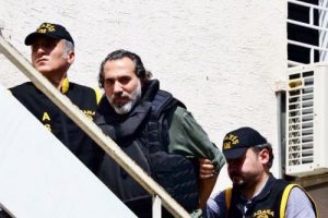 Eşini ve kızını &ouml;ld&uuml;rd&uuml; cezaevinde intihar etti