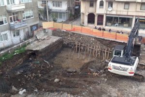 Temel kazısından tarihi kanal &ccedil;ıktı