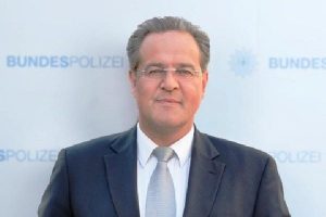 Almanya'ya ka&ccedil;ak girişler rekor seviyede arttı