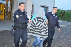 İlk&ouml;ğretim &ouml;ğrencilerine sarkıntılık yapan &uuml;niversiteli tutuklandı