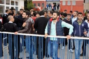 Haberi duyan koştu! &Uuml;niversitede karıştı