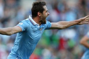 Lazio Napoli'yi kupanın dışına itti!