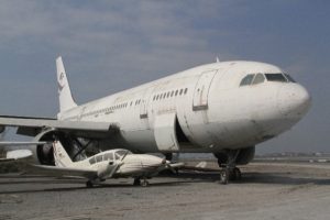 İniş takımlarına saklanıp 950 km u&ccedil;tu