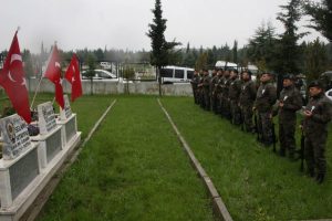 Şehit polisler mezarı başında anıldı