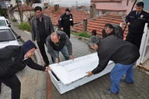 Sobadan zehirlenen anne &ouml;ld&uuml;, 2 oğlu hastanede
