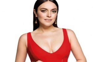 Ezgi Mola fotoğraflarını tıklamayın!