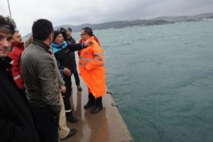 Sarıyer'de sahilinde otomobil denize u&ccedil;tu