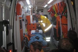 Isınmak i&ccedil;in yaktıkları bidon alev aldı: 5 yaralı