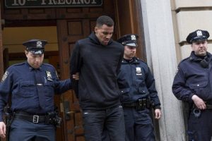 Sefolosha g&ouml;zaltına alınırken sakatlandı