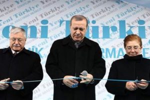 Cumhurbaşkanı Erdoğan'a 'Yeni T&uuml;rkiye Marşı' ile karşılama yapıldı