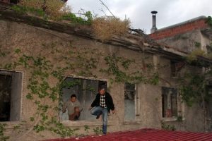 Pavyonda yanmış erkek cesedi bulundu