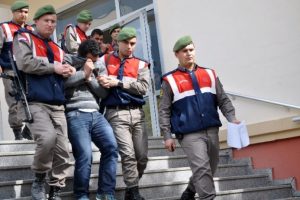 Ev sahibini vuran g&uuml;vercin hırsızları yakalandı