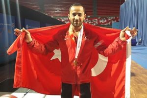 İsmet Alg&uuml;l bronz madalya kazandı