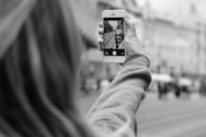 '&Ccedil;ıplak selfie'ye 250 bin TL tazminat istedi