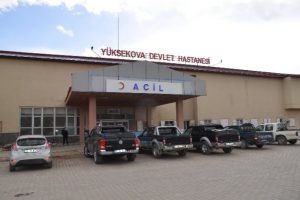 Yolda bulduğu cisim patladı