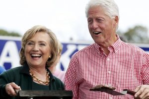 Hillary Clinton ABD Başkanlığı i&ccedil;in adaylığını a&ccedil;ıkladı