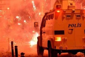Okmeydanı'nda korsan eyleme polisten m&uuml;dahale