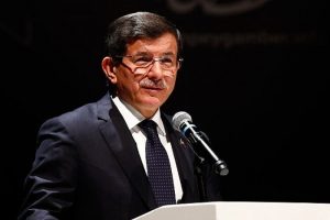 Davutoğlu: Hazreti Peygamber'in ayak izinin tozu olmak şereftir