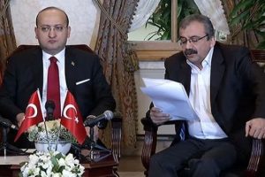 &Ouml;nder'den devletin zirvesine Ağrı daveti