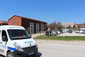 Abant İzzet Baysal &Uuml;niversitesi'nde kavga: 2 yaralı