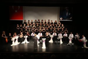 Nil&uuml;fer Belediyesi Kadın Korosu'ndan anlamlı konser..