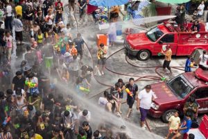 Tayland'da 'Su Bayramı'nın ilk 3 g&uuml;n&uuml;nde 191 &ouml;l&uuml;