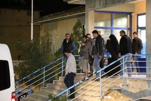 Sınırda yakalanan 9 İngiliz &uuml;lkelerine g&ouml;nderildi