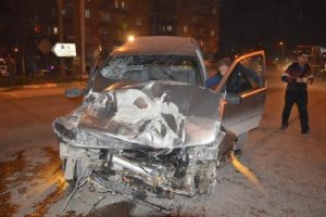 Bursa'da İznik Kavşağı'nda 3 ara&ccedil; birbirine girdi!