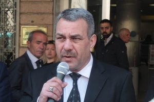Bursa'da postacılardan 'kuzu postuna girmiş kurt' g&ouml;ndermesi