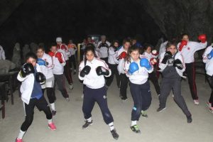 Milliler, yerin 150 metre altında "boks" yaptı