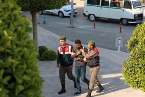 10 ka&ccedil;ak g&ouml;&ccedil;meni jandarma ekipleri kurtardı