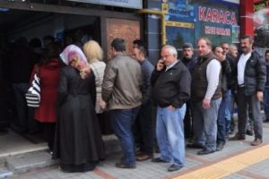 &Ccedil;aykur i&ccedil;in gece yarısı kuyruğa girdi