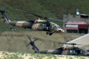 Askeri sevkıyat havadan da s&uuml;rd&uuml;