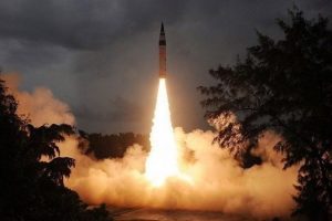 Pakistan n&uuml;kleer kapasiteye sahip f&uuml;ze denedi