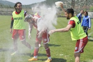 G&ouml;ksu T&uuml;rkdoğan'a Brezilya usul&uuml; kutlama