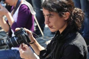 Gazeteci Zeynep Kuray g&ouml;zaltına alındı