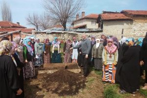 Bursa Orhaneli'de kadın &ccedil;it&ccedil;ilere eğitim