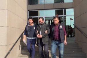 Adalet Sarayı'na sahte avukat kimliğiyle girmek istedi!