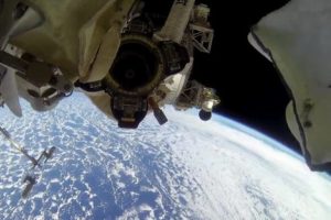 Astronotun uzay y&uuml;r&uuml;y&uuml;ş&uuml; 'GoPro' kamerasına yansıdı