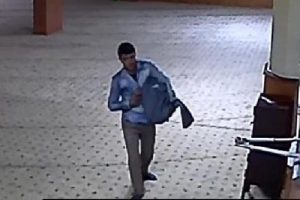 Camiden hırsızlık g&uuml;venlik kamerasında