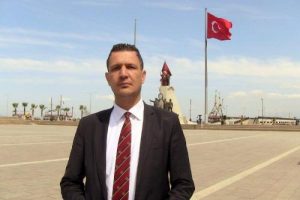 İskenderun'daki bayrak krizi yargıya taşındı