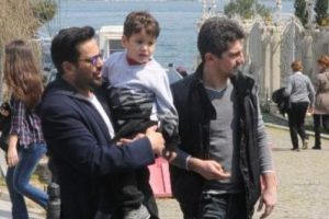 Emre Altuğ oğlu Uzay'la Bebek turu attı...