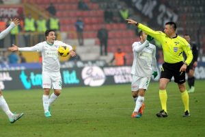 Bursaspor taraftarları H&uuml;seyin G&ouml;&ccedil;ek atamasına isyan etti!