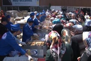 Balık festivalinde vatandaşlar kendilerinden ge&ccedil;tiler