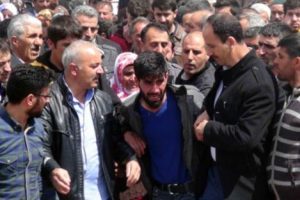 Bir g&uuml;nde ailesinden 8 kişiyi toprağa verdi