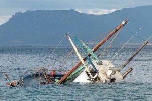 Sicilya'da tekne faciası: 40'tan fazla kişinin &ouml;ld&uuml;ğ&uuml; d&uuml;ş&uuml;n&uuml;l&uuml;yor!