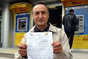 &Ouml;rnek insan! Hesabına 3 kez yanlışlıkla yatırılan parayı iade etti