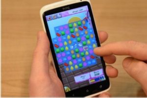 Candy Crush oynarken parmağınızdan olmayın!