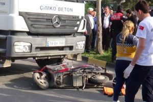 Kamyonun &ccedil;arptığı &ccedil;ocuk hayatını kaybetti